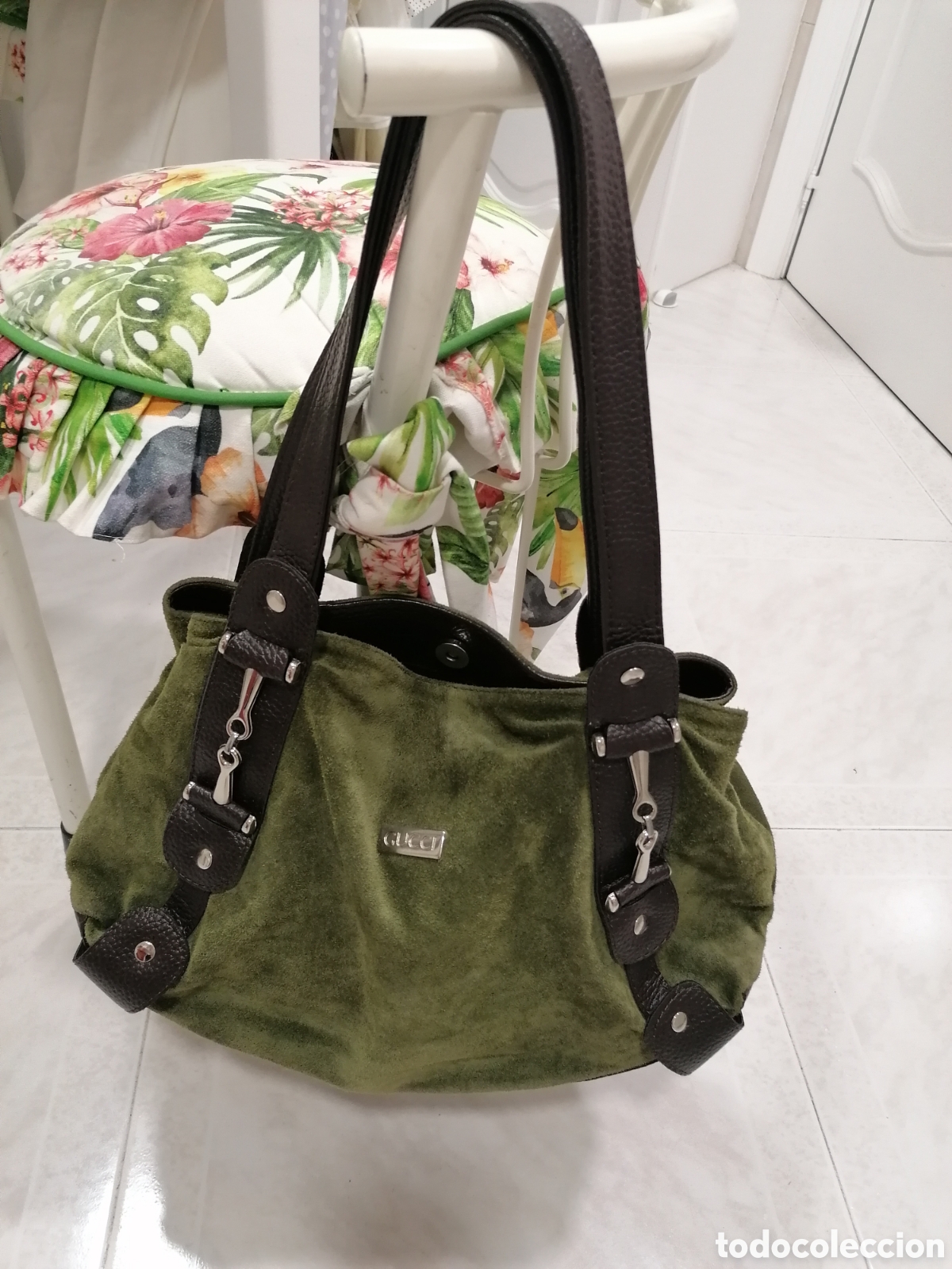Segunda mano: Boldo de piel marr&oacute;n y verde de Gucci - Foto 1