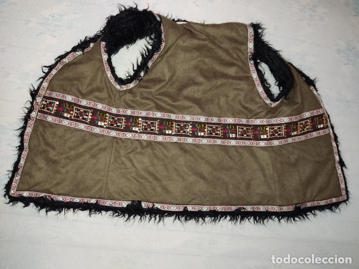 Segunda mano: CHAQUETA CHALECO SIN MANGAS DECORADO - Foto 1