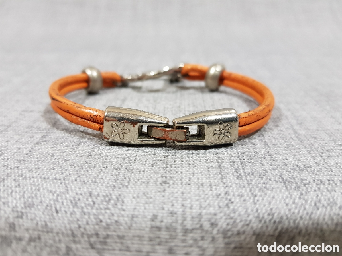 Segunda mano: PULSERA DE CUERO CON CORAZ&Oacute;N DE METAL - Foto 3