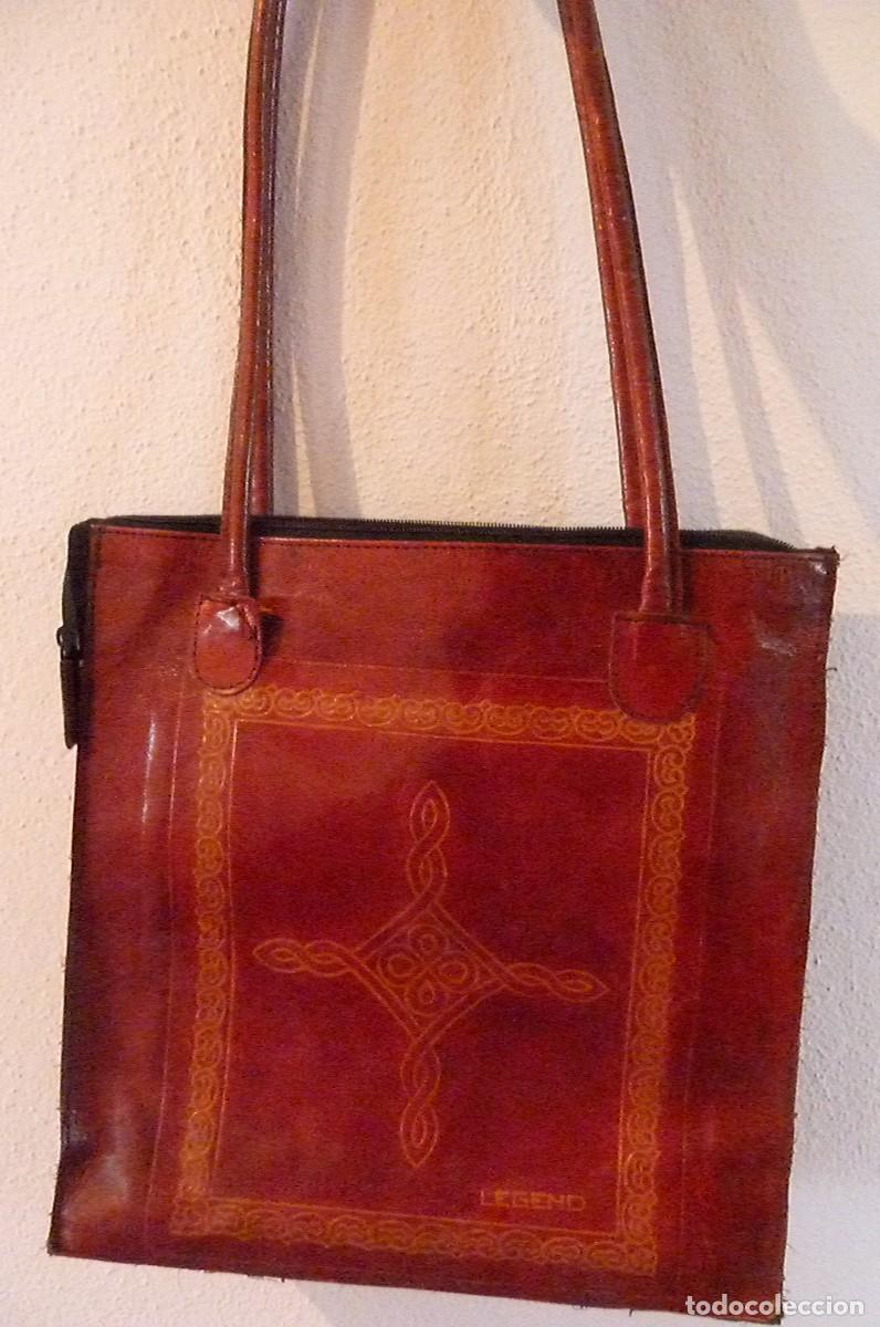 Segunda mano: Bolso cuero con grabados - Foto 2