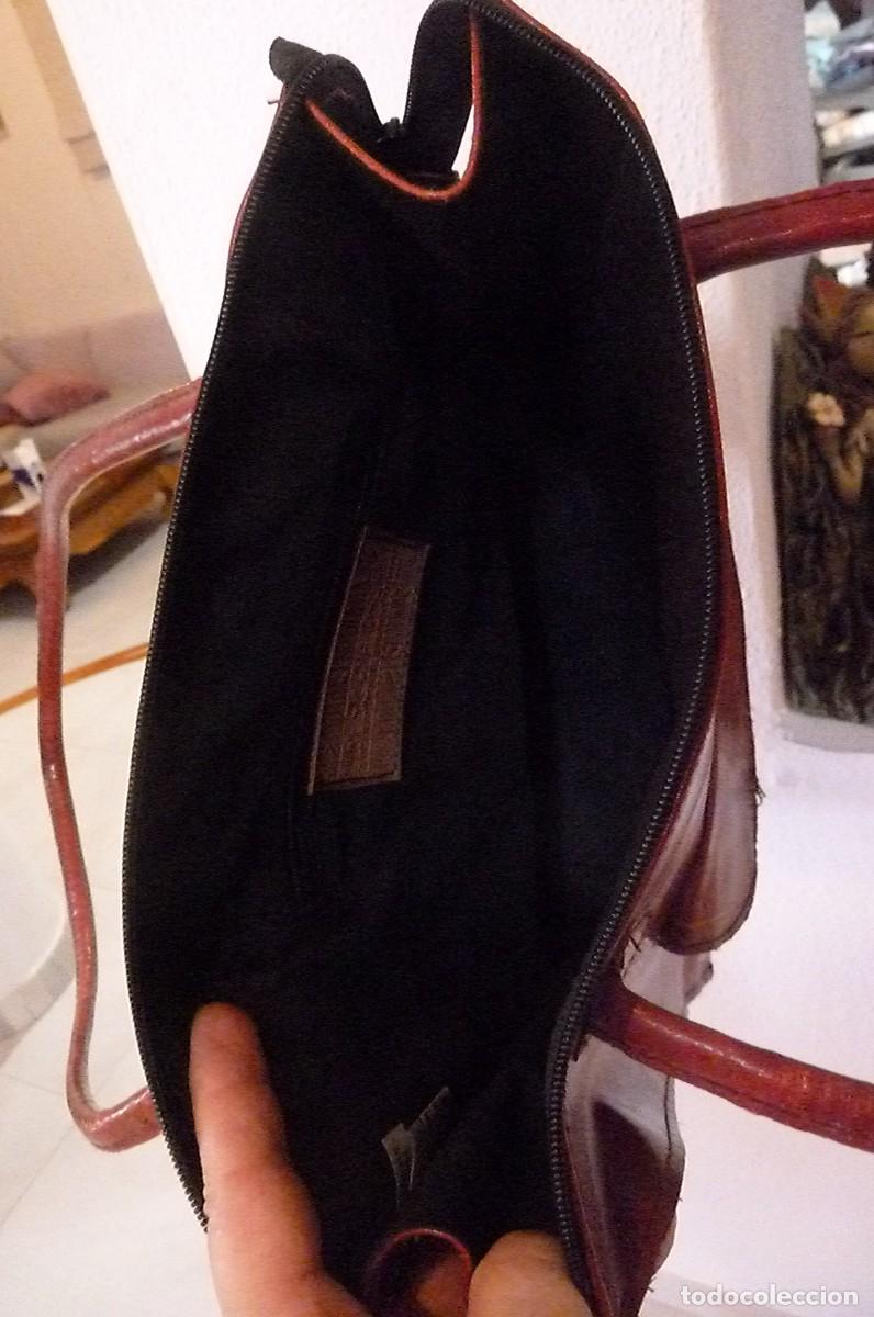 Segunda mano: Bolso cuero con grabados - Foto 3