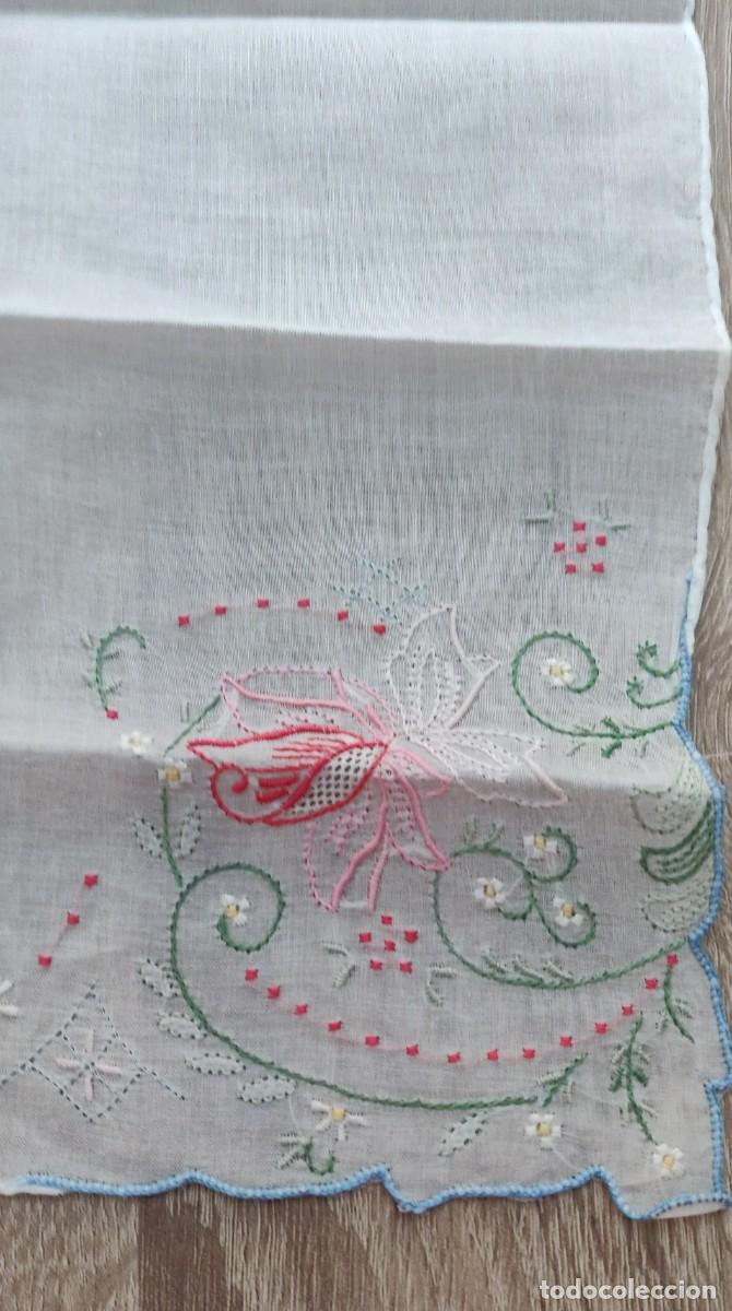 Segunda mano: Pa&ntilde;uelo de Sra Bordado - Foto 3