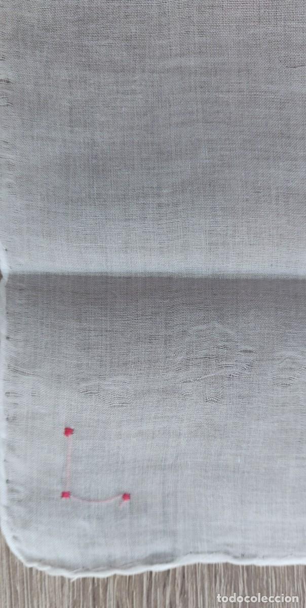 Segunda mano: Pa&ntilde;uelo de Sra Bordado - Foto 4
