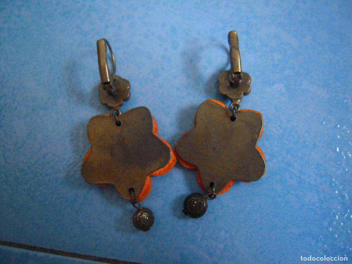 Segunda mano: Pendientes metal flor naranja fieltro - Foto 2