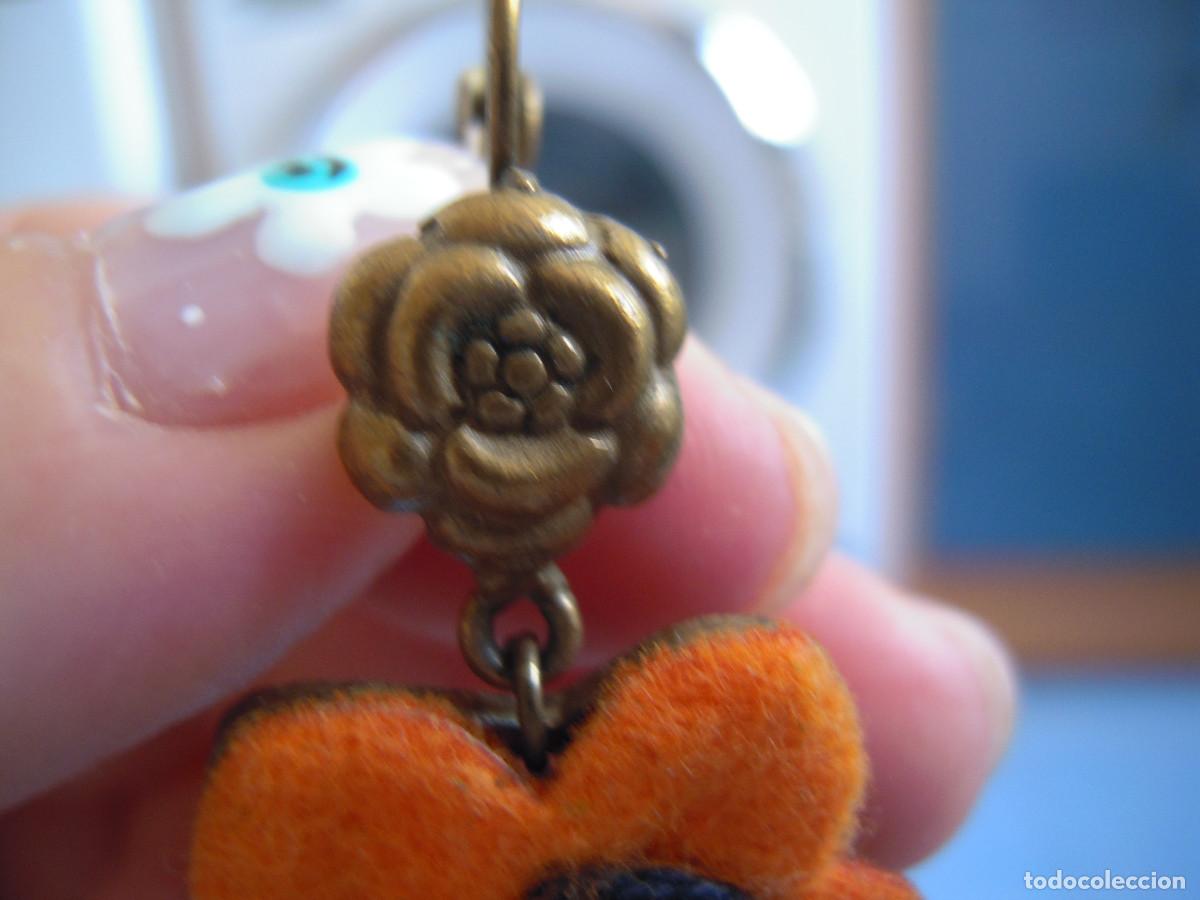 Segunda mano: Pendientes metal flor naranja fieltro - Foto 6
