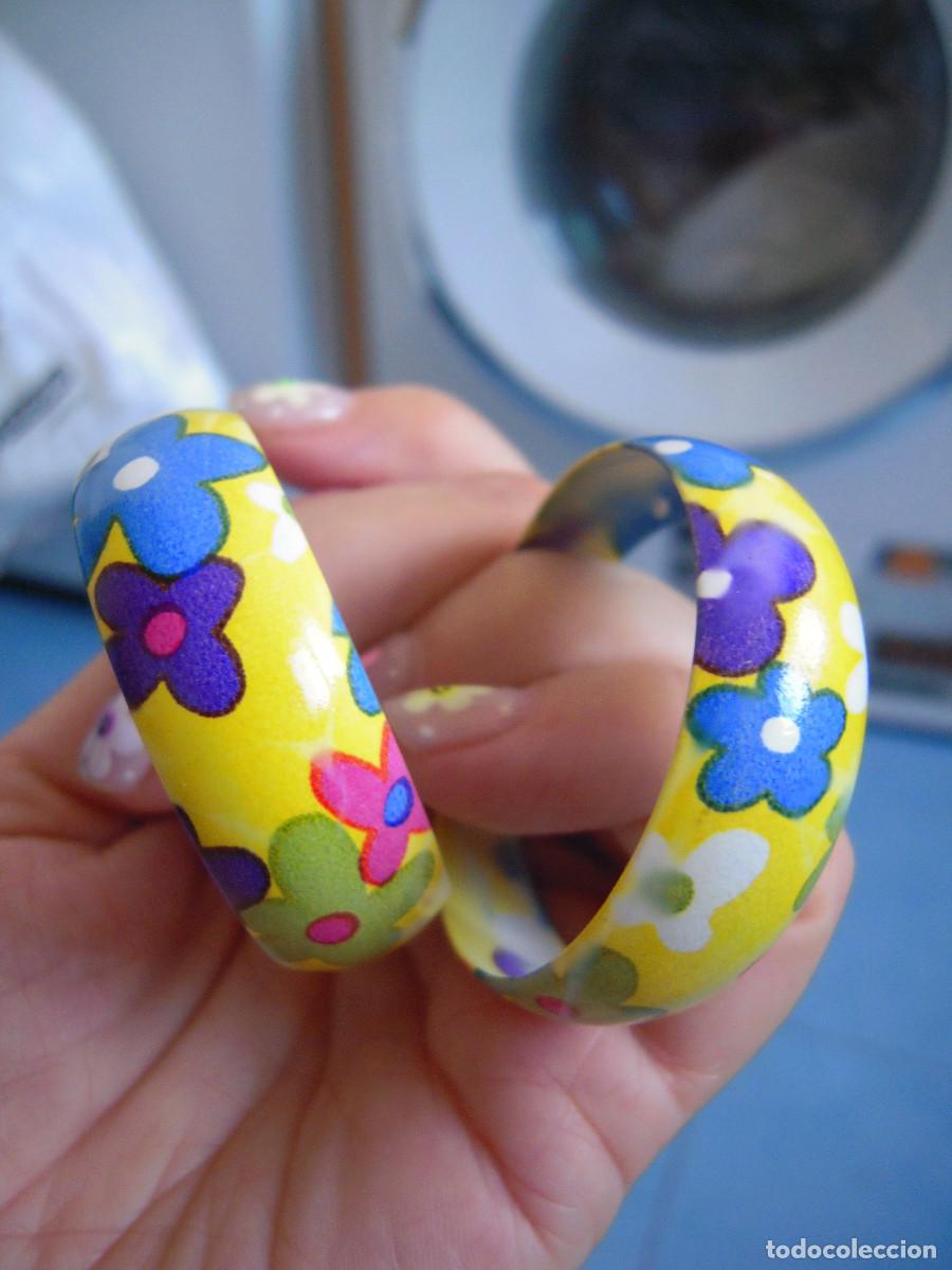 Segunda mano: Pendientes aro amarillo y flores multicolores - Foto 3