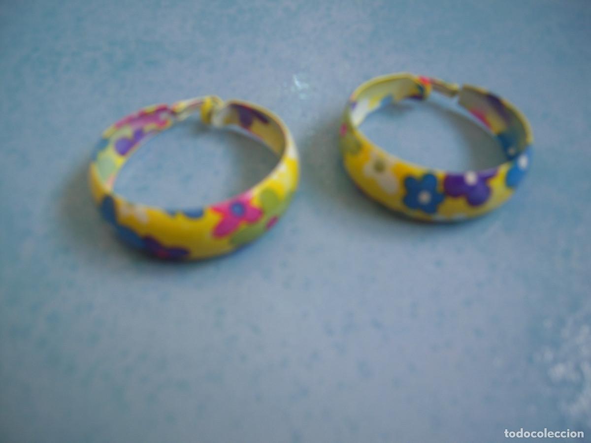 Segunda mano: Pendientes aro amarillo y flores multicolores - Foto 5