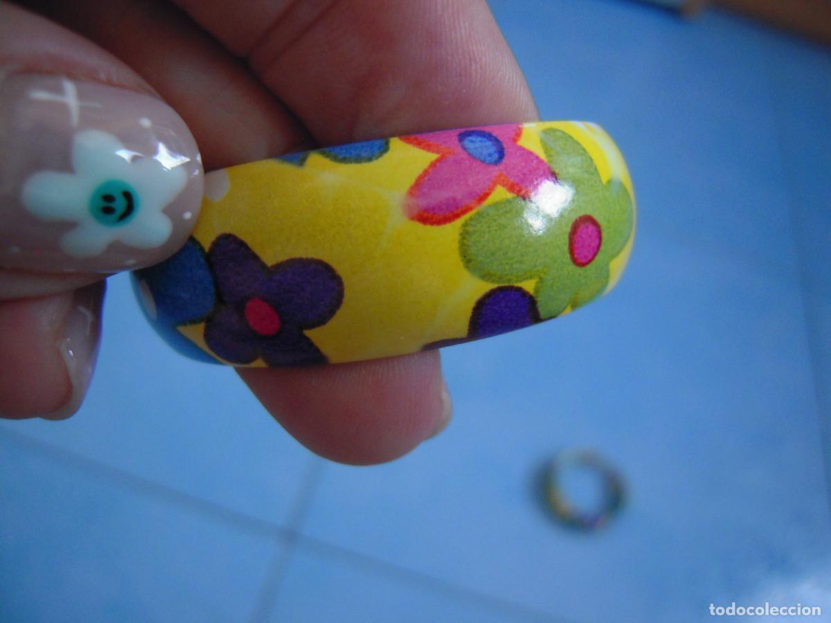 Segunda mano: Pendientes aro amarillo y flores multicolores - Foto 6