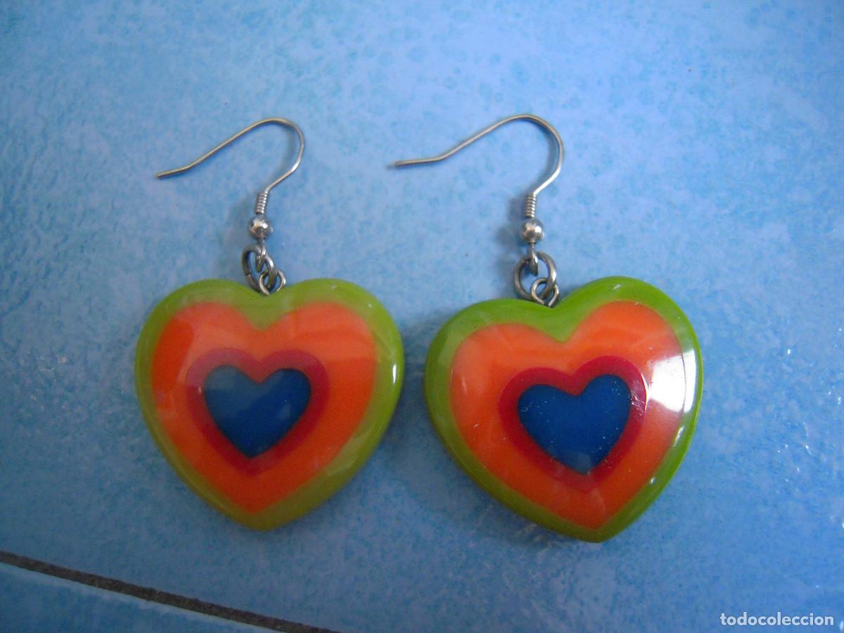 Segunda mano: Pendientes pl&aacute;stico coraz&oacute;n - Foto 1