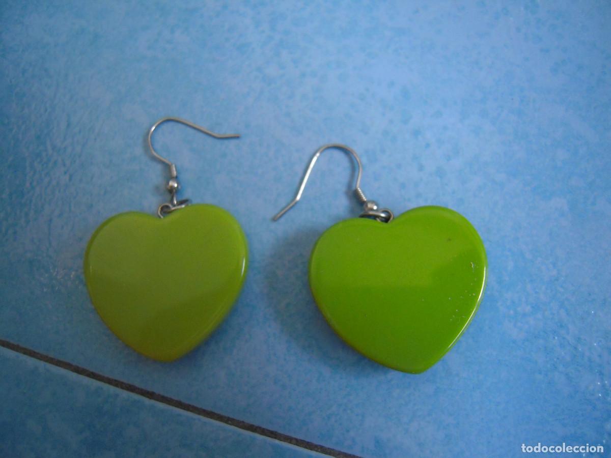 Segunda mano: Pendientes pl&aacute;stico coraz&oacute;n - Foto 2