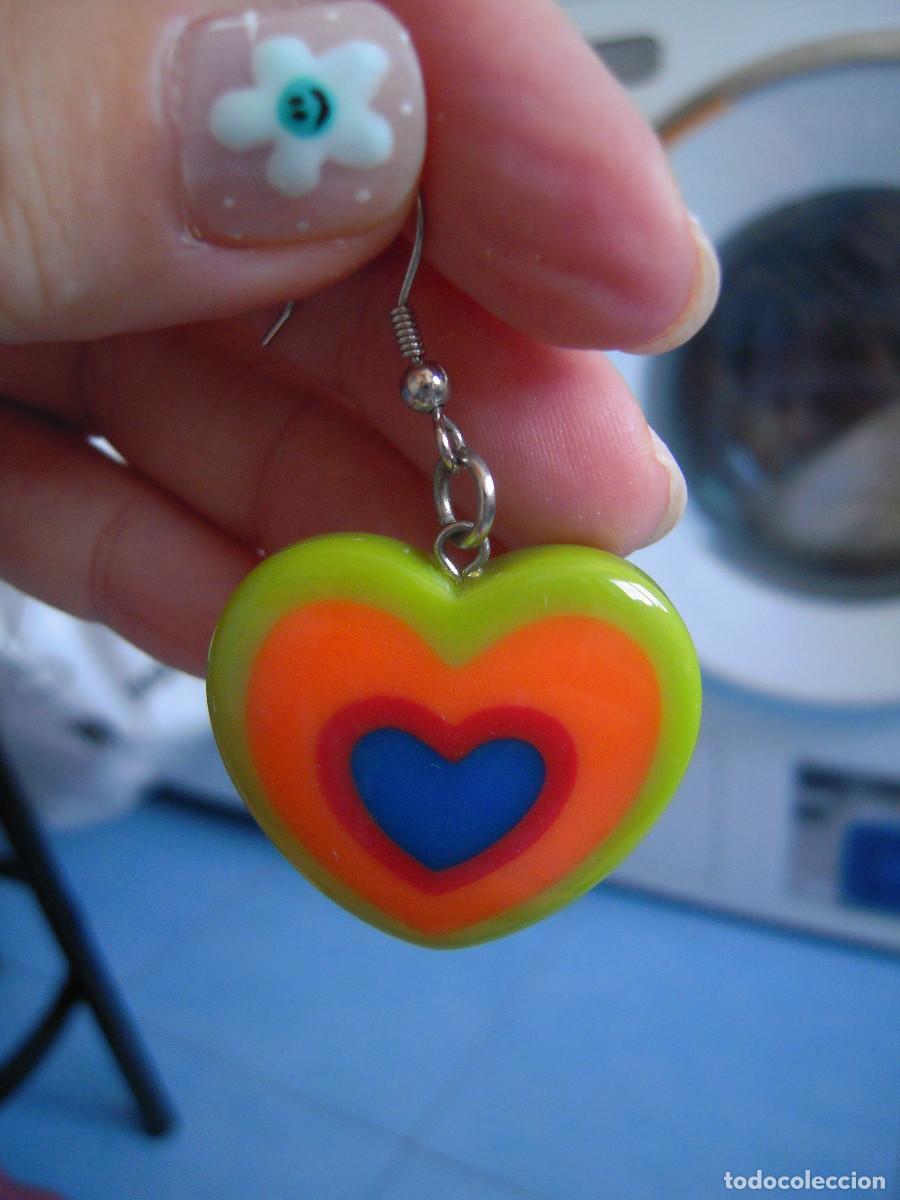 Segunda mano: Pendientes pl&aacute;stico coraz&oacute;n - Foto 4