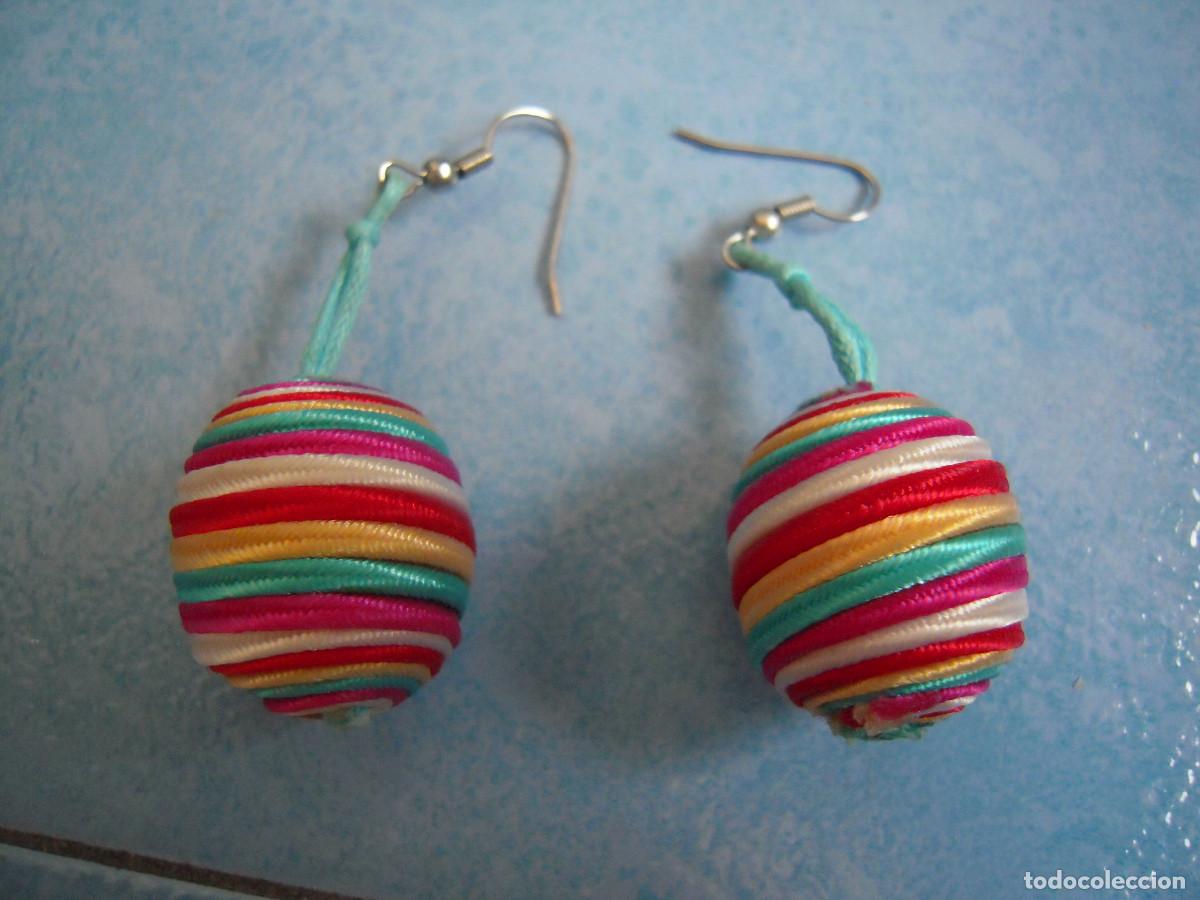 Segunda mano: Pendientes bolas multicolores tela - Foto 1