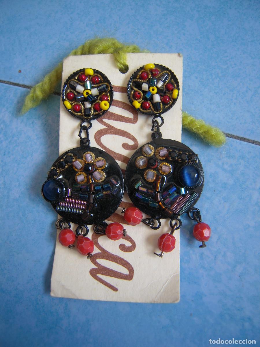 Segunda mano: Pendientes negros y multicolores - Foto 1