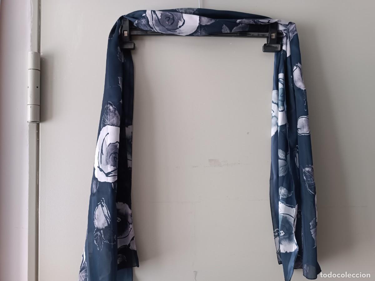 Segunda mano: Pa&ntilde;uelo cuello estampado - Foto 2
