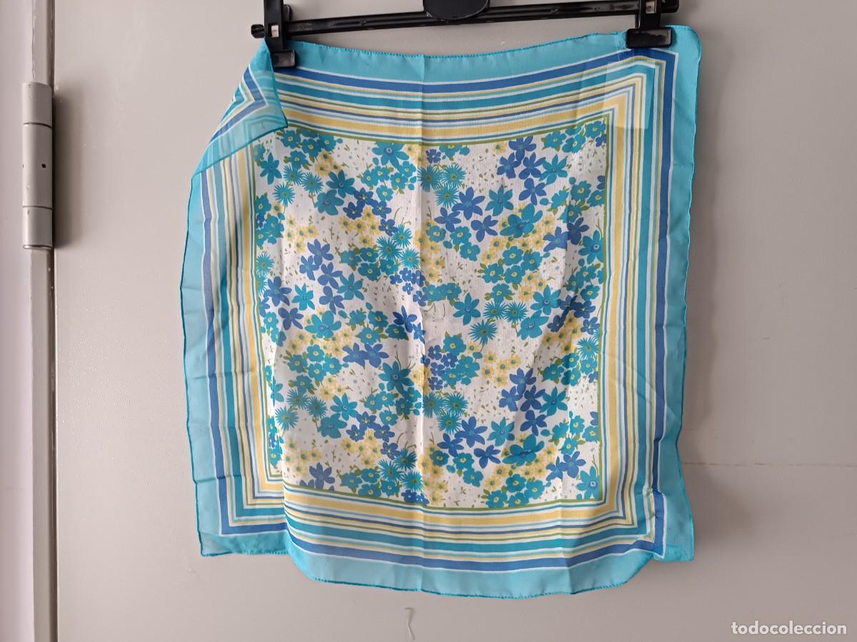 Segunda mano: Pa&ntilde;uelo cuello estampado - Foto 1