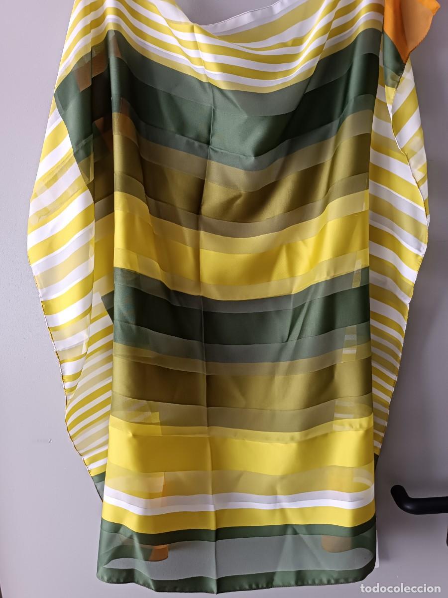 Segunda mano: Pa&ntilde;uelo cuello estampado - Foto 1