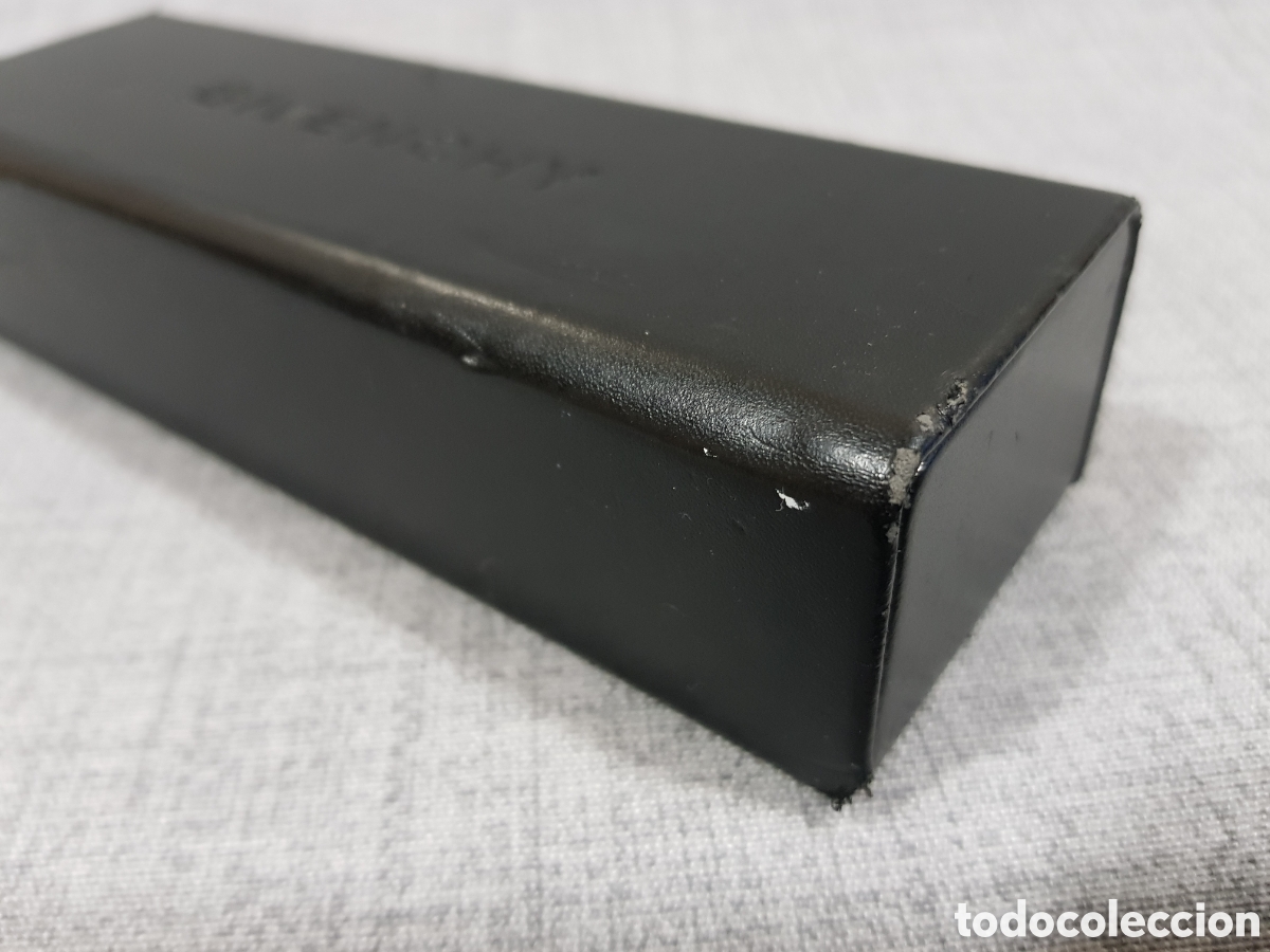 Segunda mano: GIVENCHY FUNDA GAFAS R&Iacute;GIDA CON CIERRE IMANTADO + GAMUZA - Foto 9