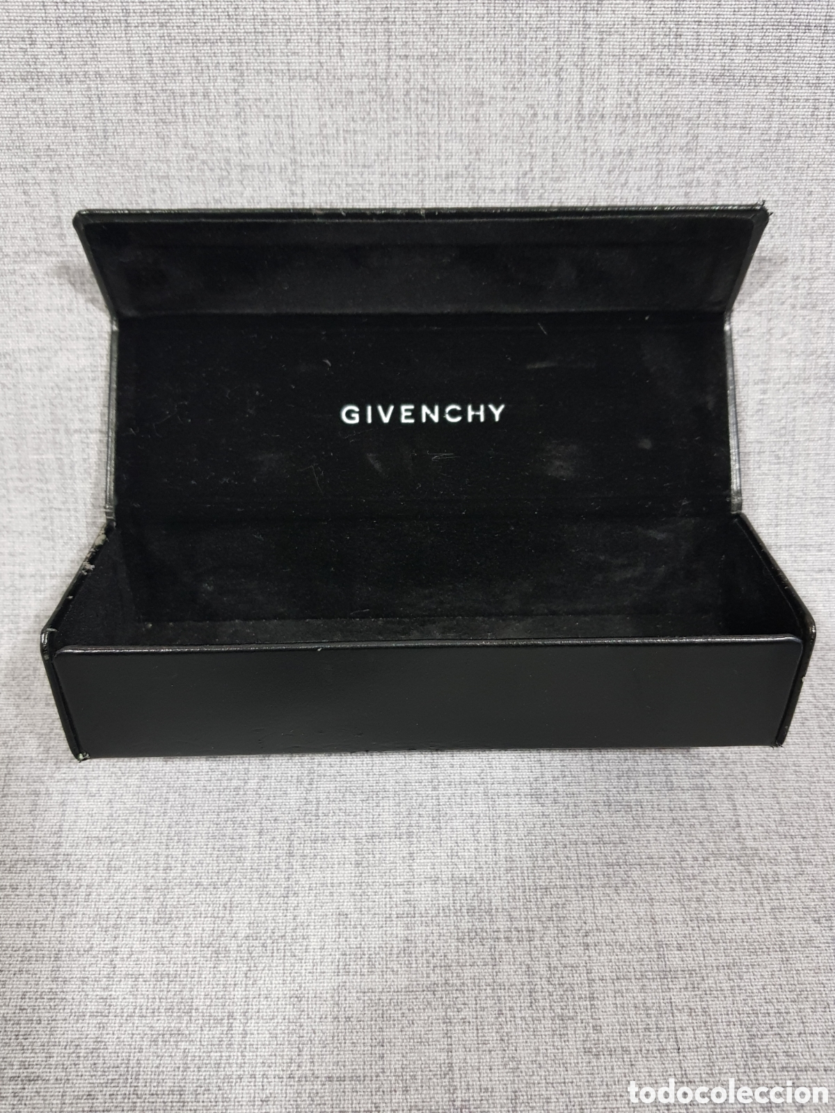 Segunda mano: GIVENCHY FUNDA GAFAS R&Iacute;GIDA CON CIERRE IMANTADO + GAMUZA - Foto 12