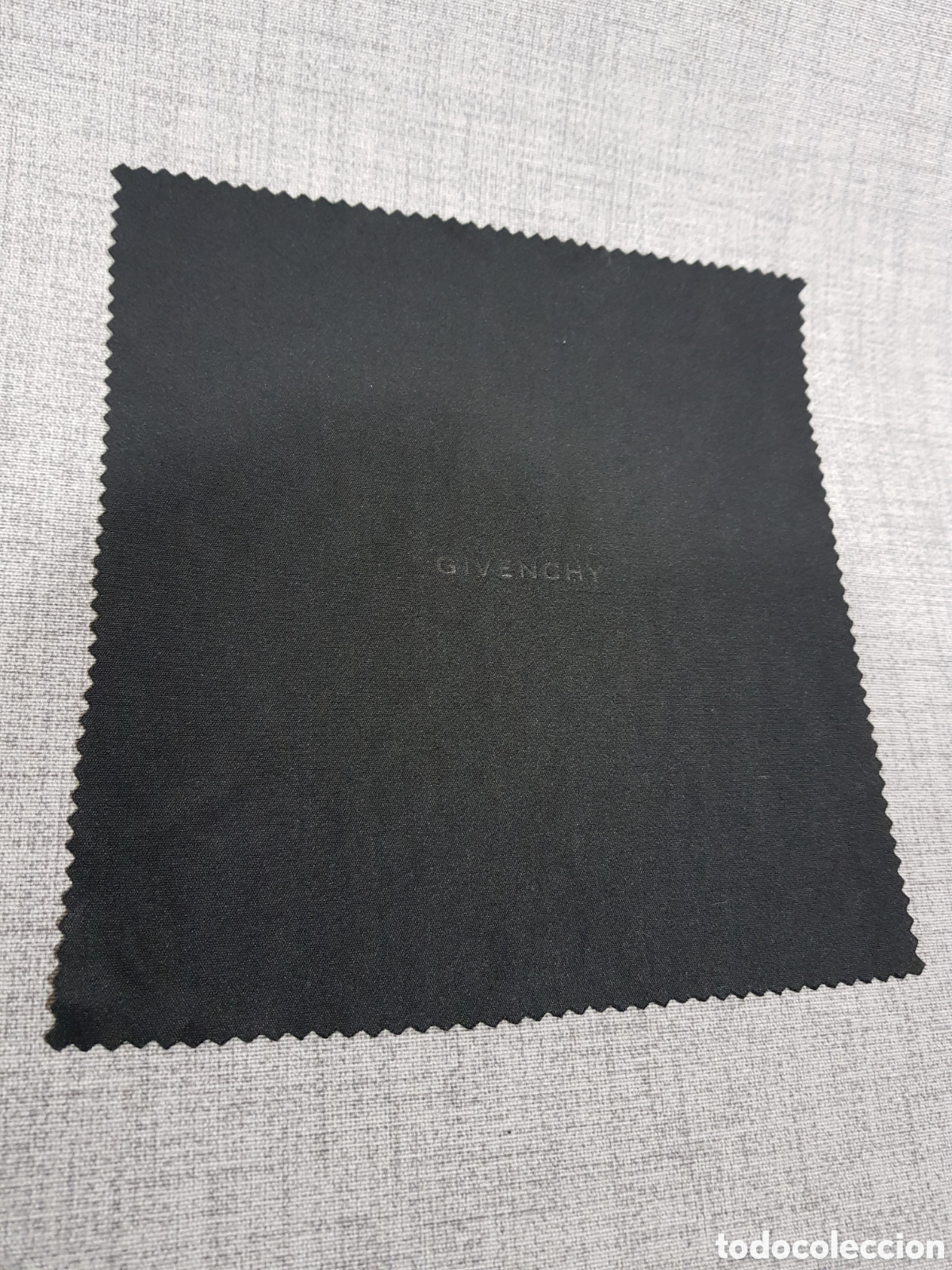 Segunda mano: GIVENCHY FUNDA GAFAS R&Iacute;GIDA CON CIERRE IMANTADO + GAMUZA - Foto 13