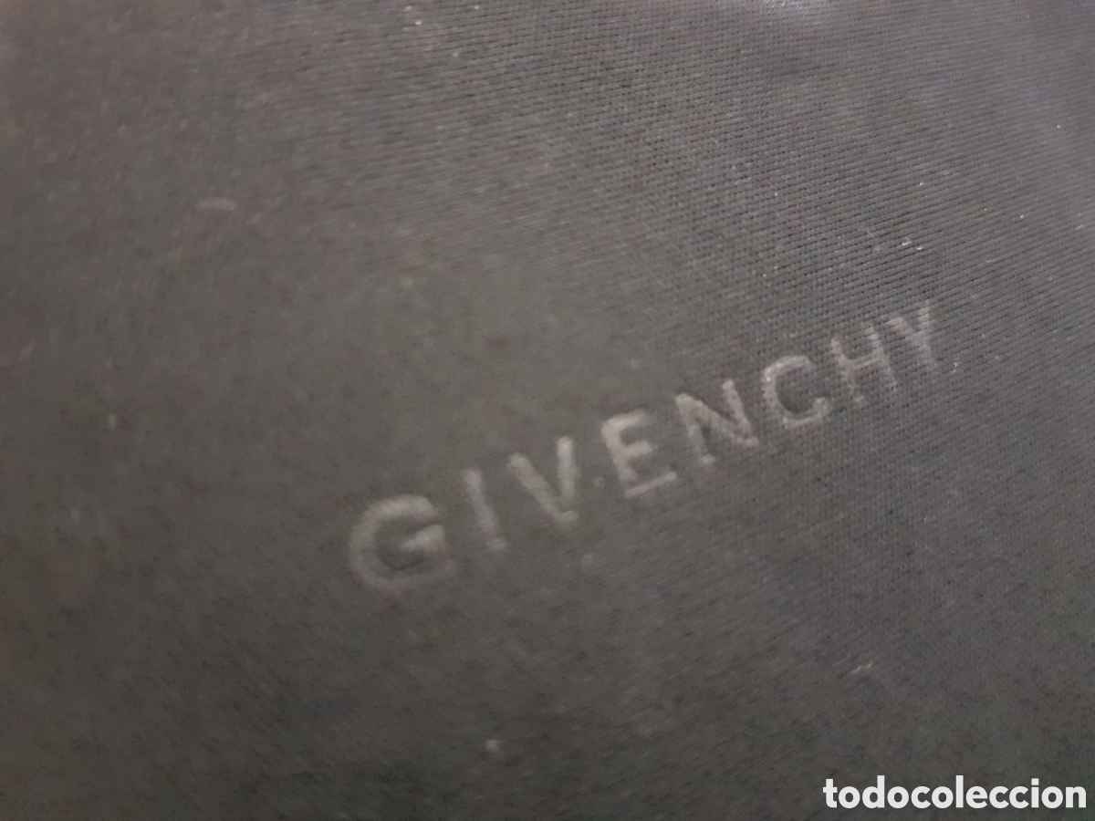 Segunda mano: GIVENCHY FUNDA GAFAS R&Iacute;GIDA CON CIERRE IMANTADO + GAMUZA - Foto 14