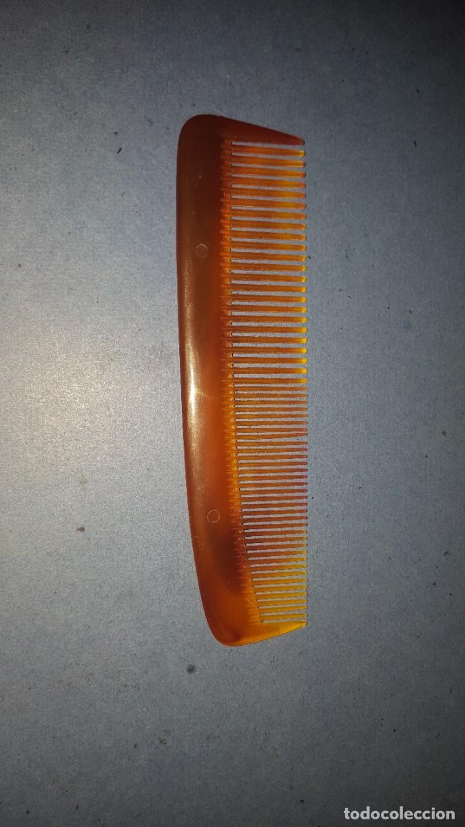 Segunda mano: Peine de bolsillo color marr&oacute;n. - Foto 2