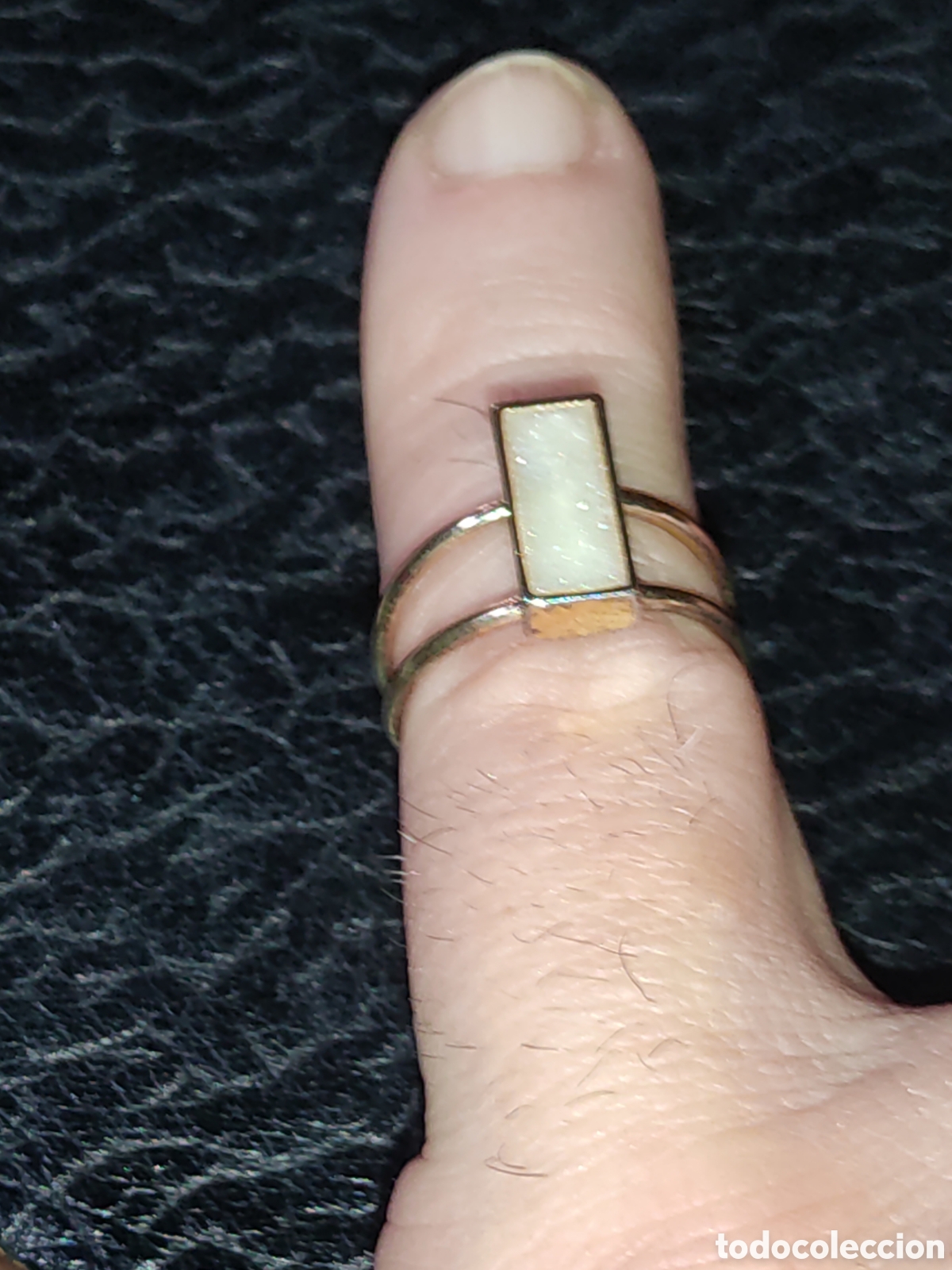 Segunda mano: Anillo con esmaltado nacarado, Bisuter&iacute;a. - Foto 2