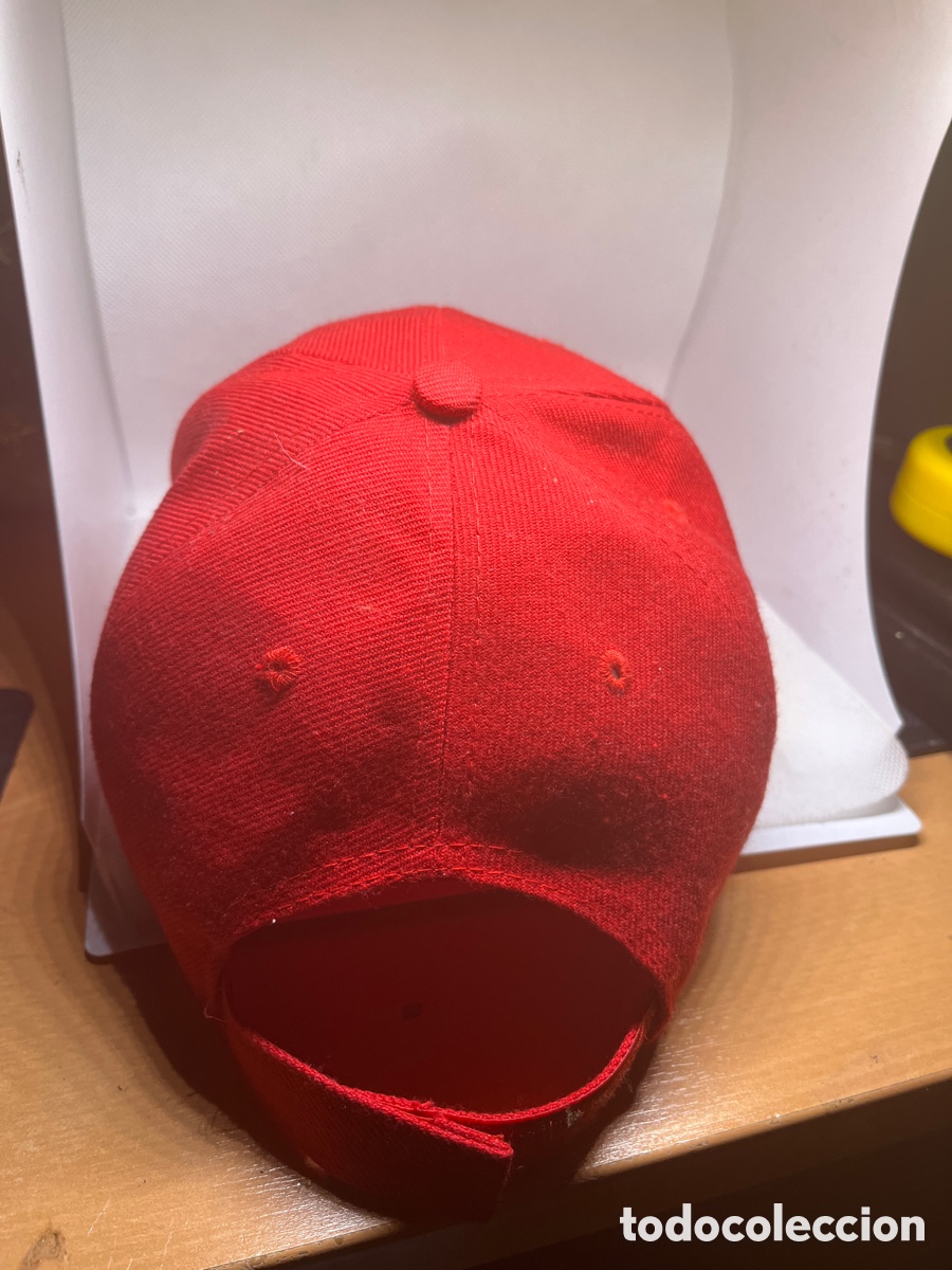 Segunda mano: GORRA ROJA COMO NUEVA - Foto 2