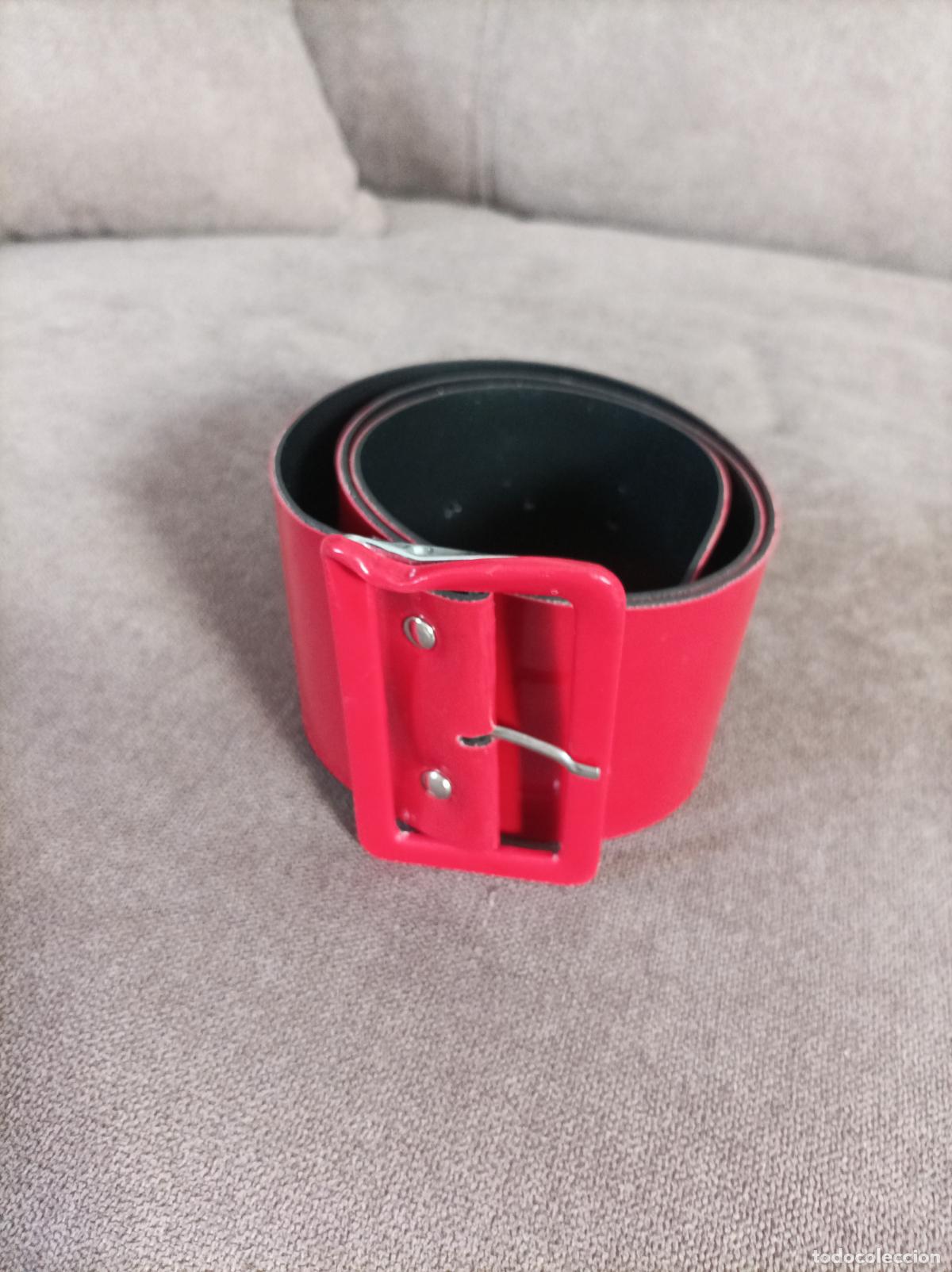 Segunda mano: CINTURON DE PLASTICO BRILLANTE TALLA 95 EL ANCHO 7 CMS - Foto 1