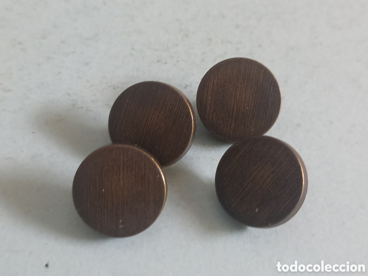 Segunda mano: 4 Botones marrones lisos - Pedido m&iacute;nimo 3&euro; - Foto 1