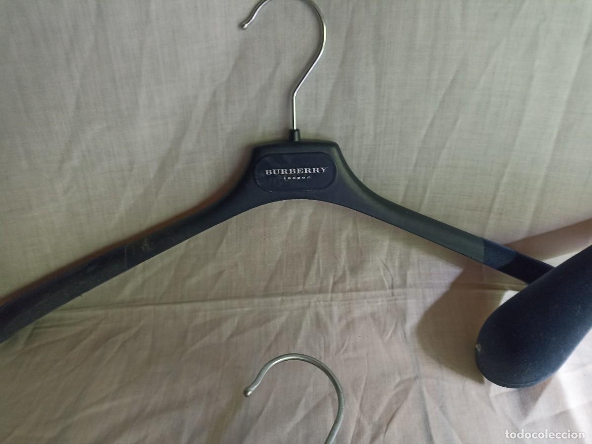 Segunda mano: Lote 6 perchas de marca Burberry, Lacoste - Foto 2