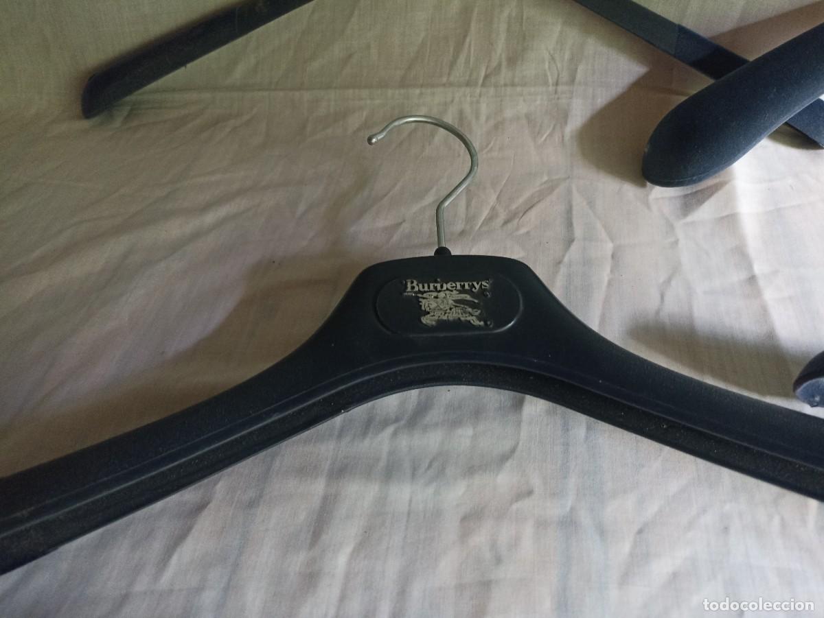 Segunda mano: Lote 6 perchas de marca Burberry, Lacoste - Foto 4