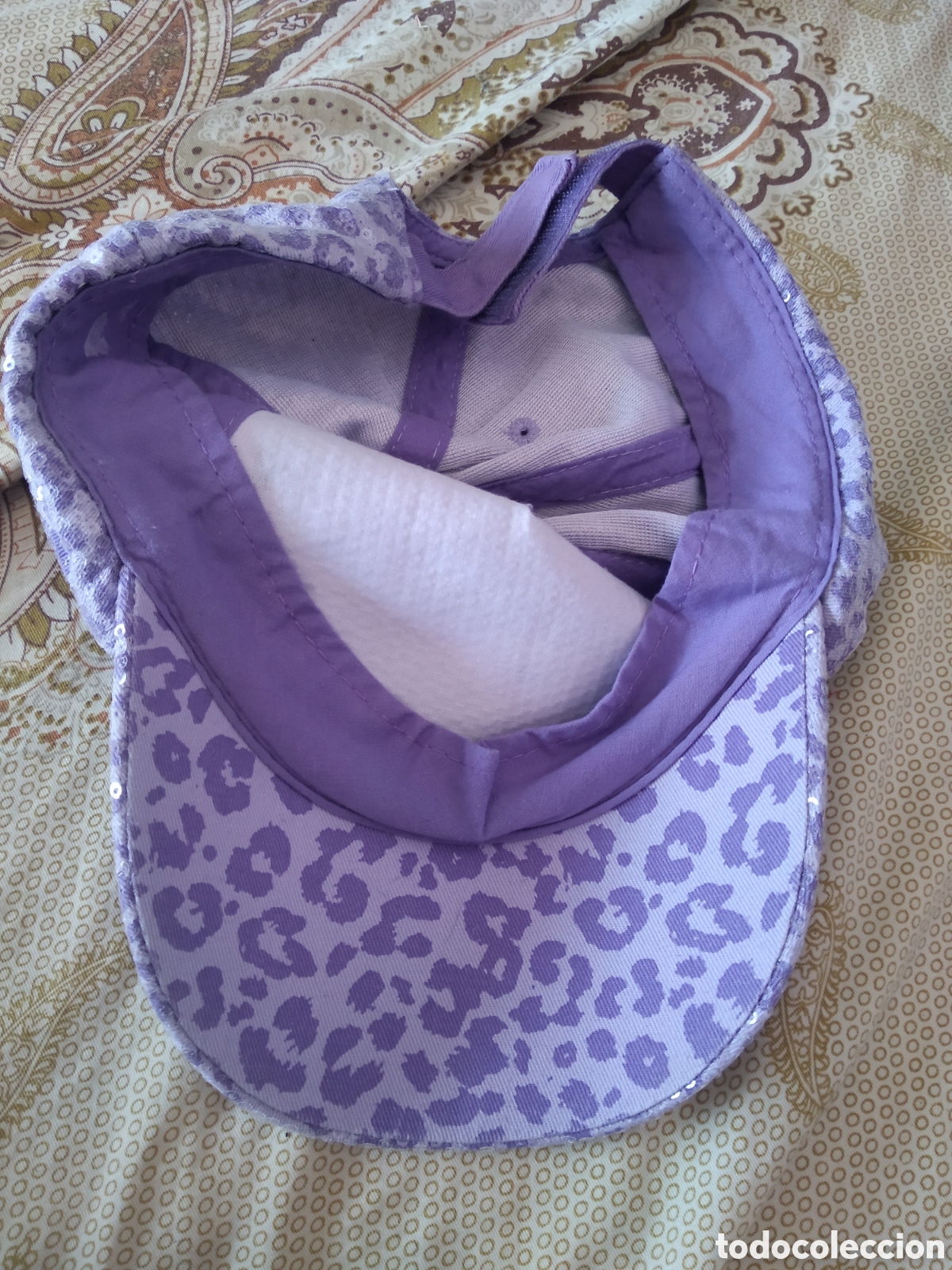 Segunda mano: GORRA LILA CON BRILLANTES - Foto 2