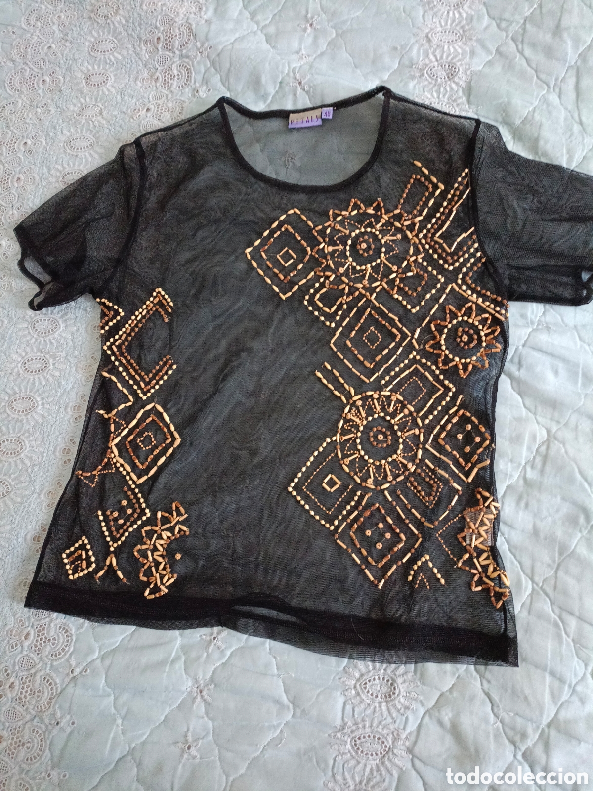 Segunda mano: Blusa transparente bordada con apliques de madera - Foto 1