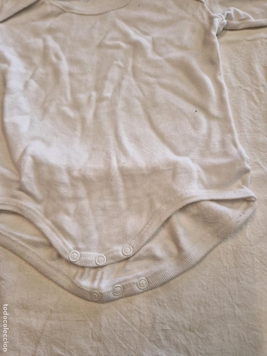Segunda mano: BONITO MONO BLANCO. TALLA 5 MESE APROX - Foto 2