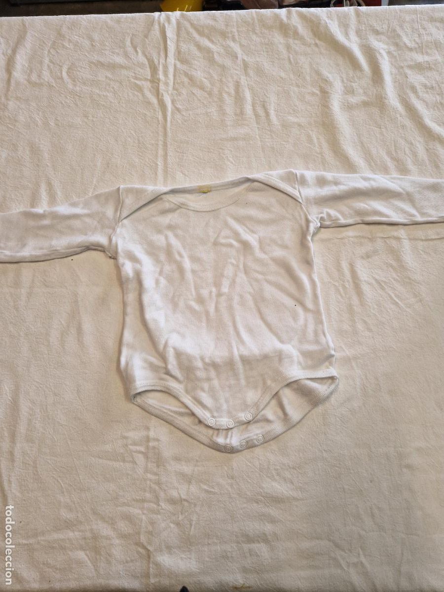 Segunda mano: BONITO MONO BLANCO. TALLA 5 MESE APROX - Foto 1