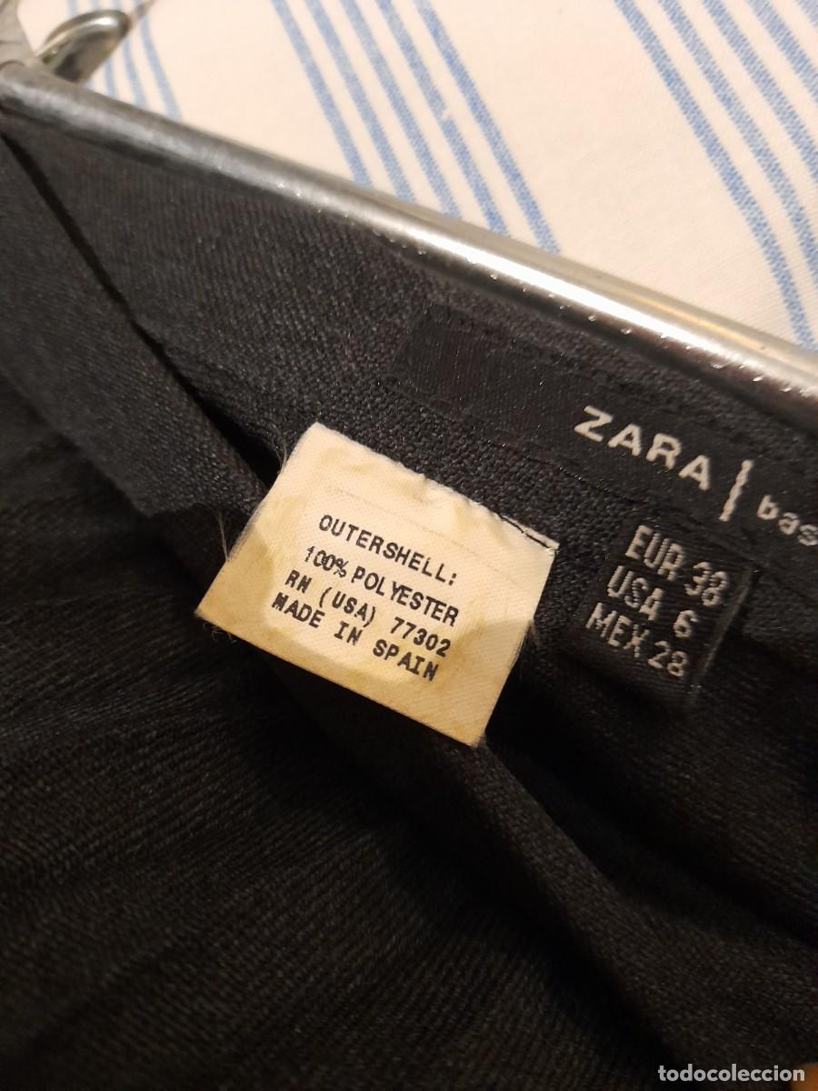 Segunda mano: Falda plisada se&ntilde;ora gris oscuro casi negro, ZARA BASIC. Talla 38. - Foto 2