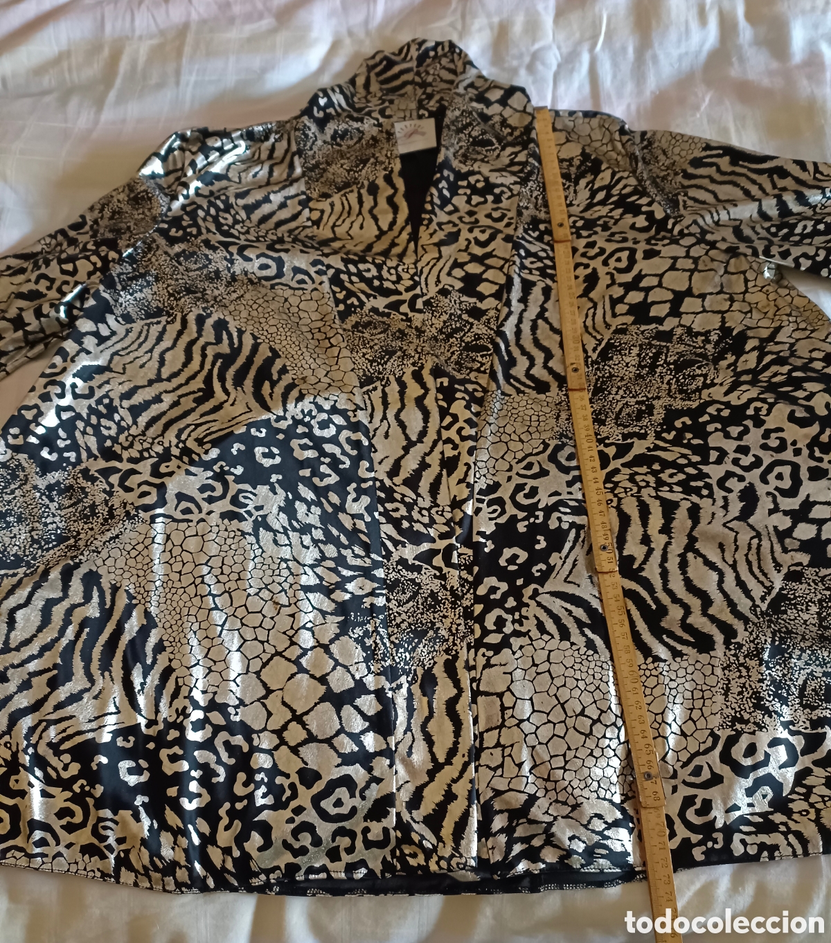 Segunda mano: Conjunto abrigo y camiseta de fiesta - Foto 7