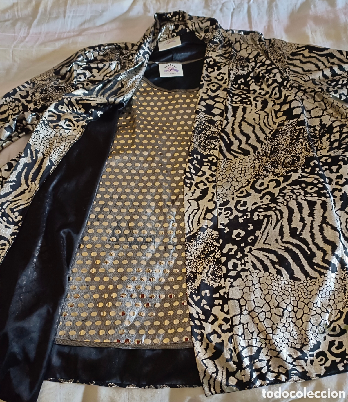Segunda mano: Conjunto abrigo y camiseta de fiesta - Foto 6
