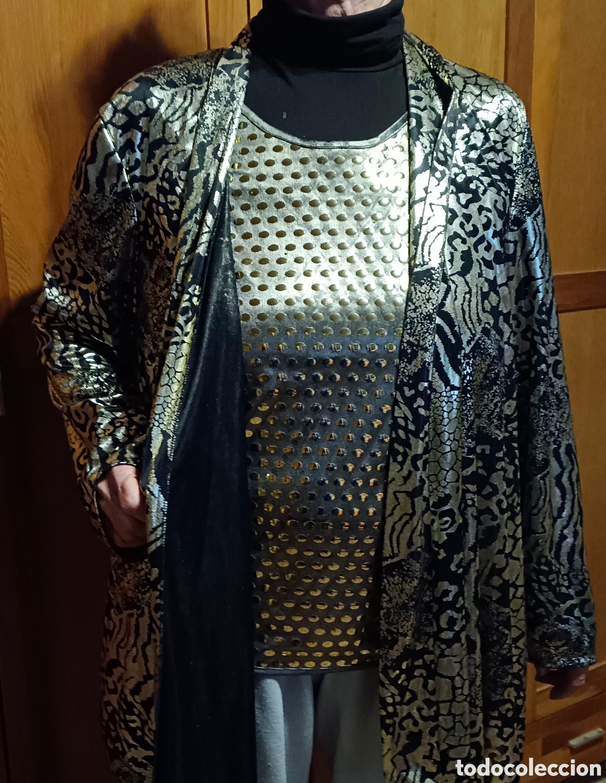 Segunda mano: Conjunto abrigo y camiseta de fiesta - Foto 5