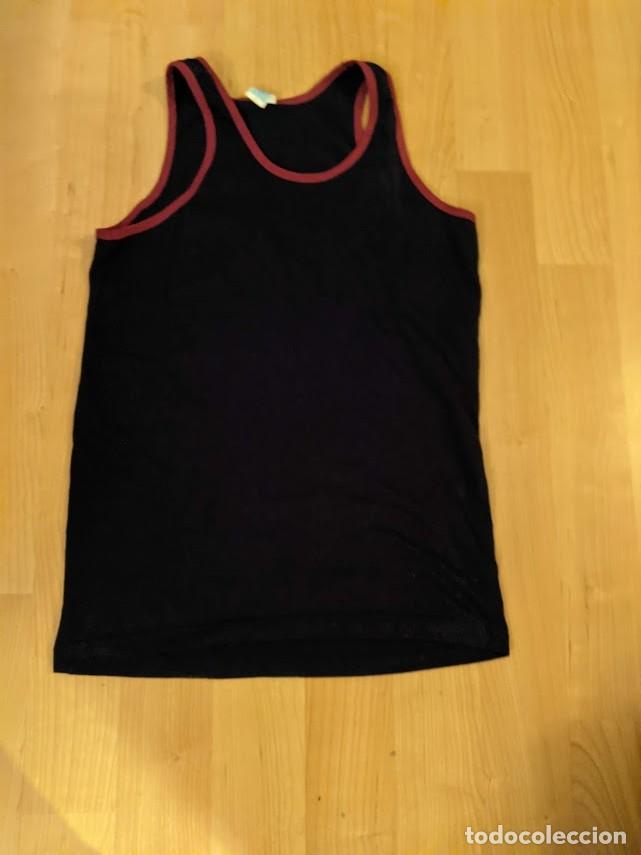 Segunda mano: CAMISETA NEGRA SIN MANGAS - Foto 1