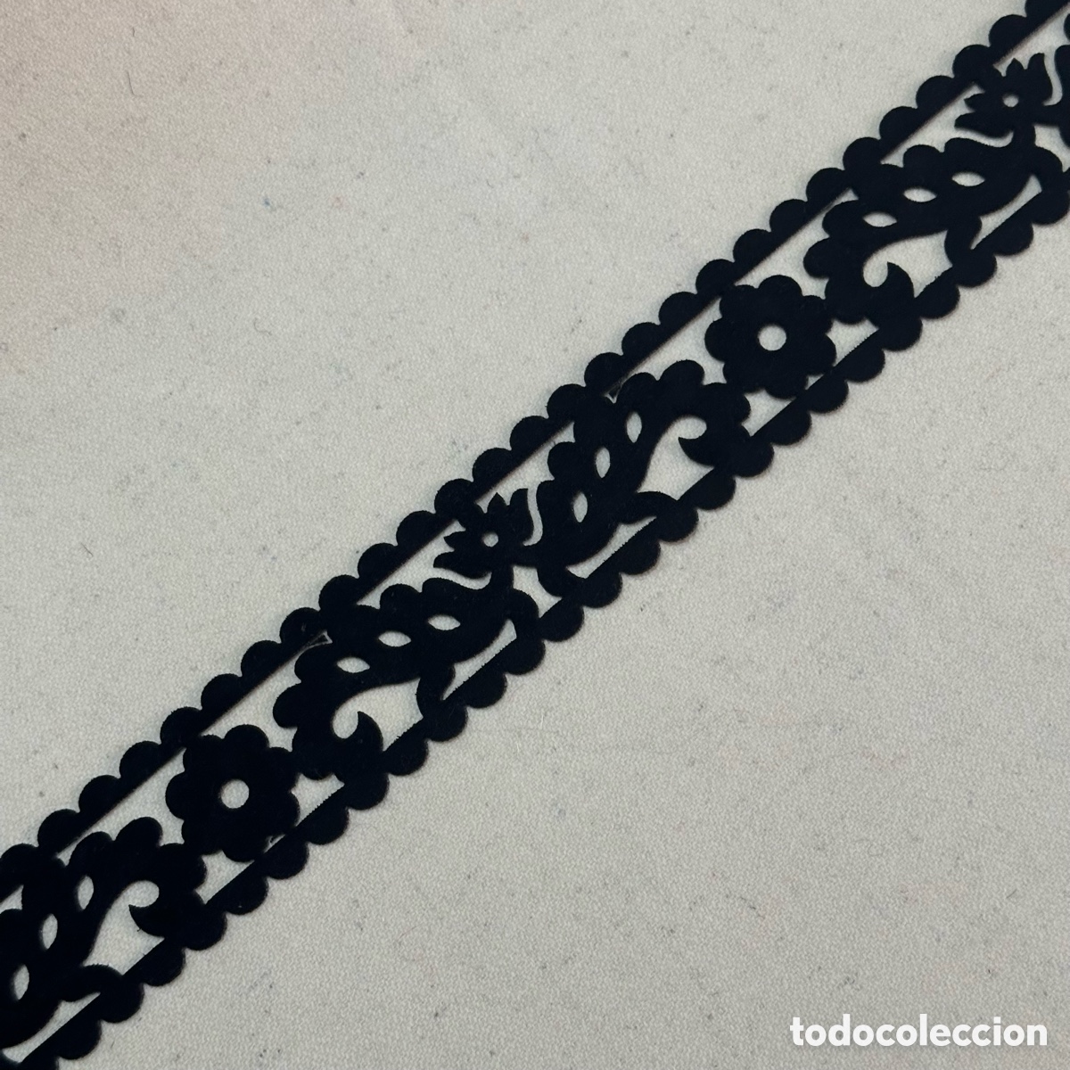 Segunda mano: CINTA DE TERCIOPELO RECORTADO - Foto 1