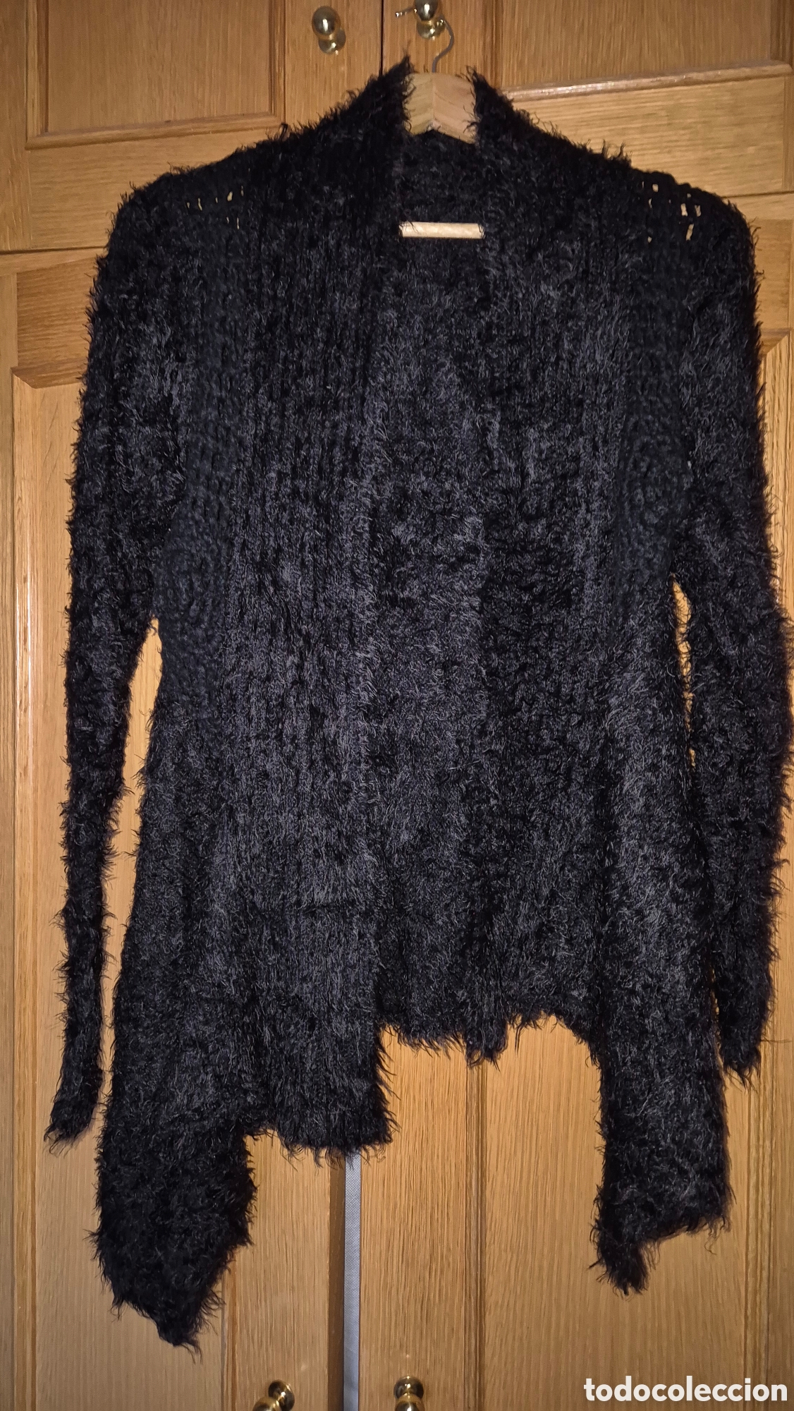 Segunda mano: Chaqueta de mujer de pelo negra - Foto 1