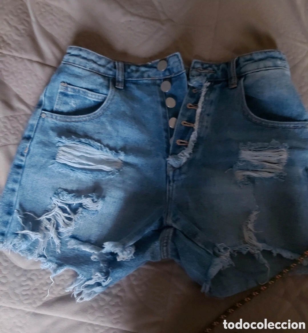 Segunda mano: Pantal&oacute;n corto vaquero con botones - Foto 1