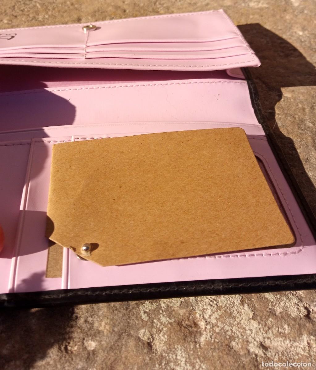 Segunda mano: Cartera tarjetero Blu Byblos. Negra y rosa. - Foto 4