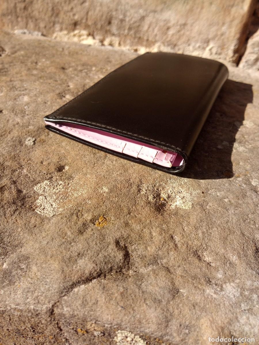 Segunda mano: Cartera tarjetero Blu Byblos. Negra y rosa. - Foto 6
