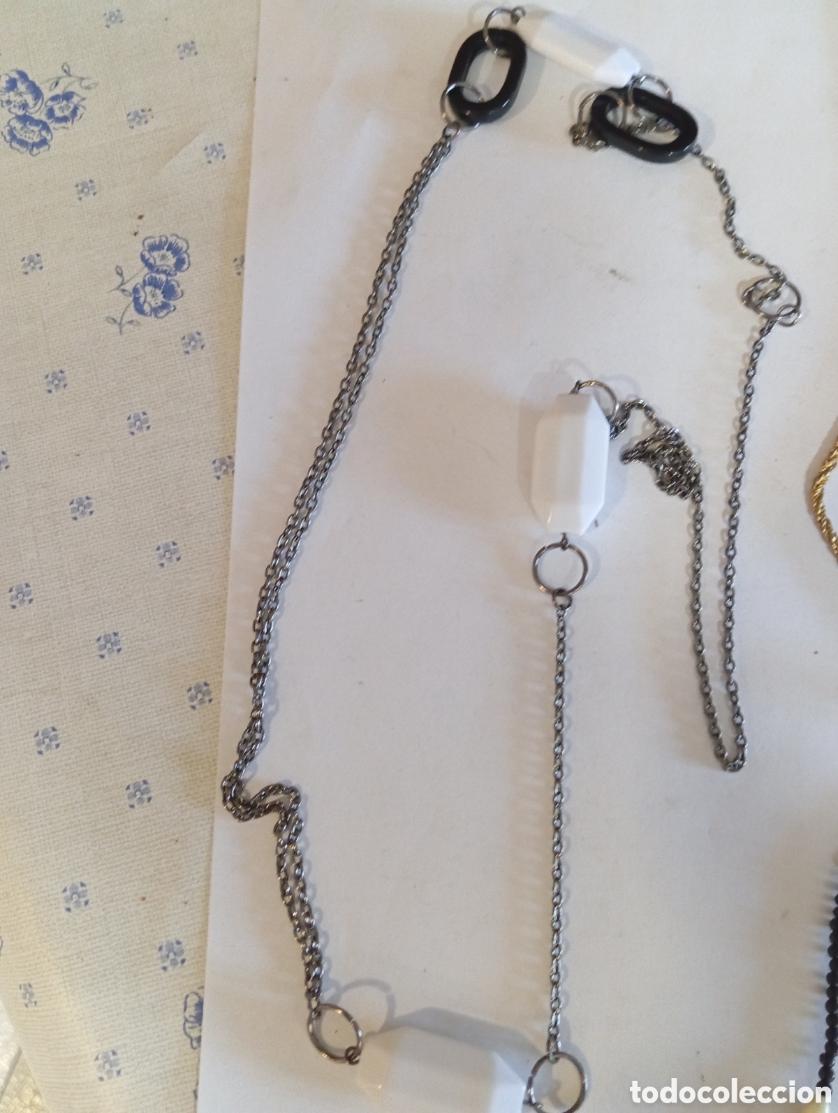 Segunda mano: CUATRO COLLARES BISUTER&Iacute;A - Foto 3