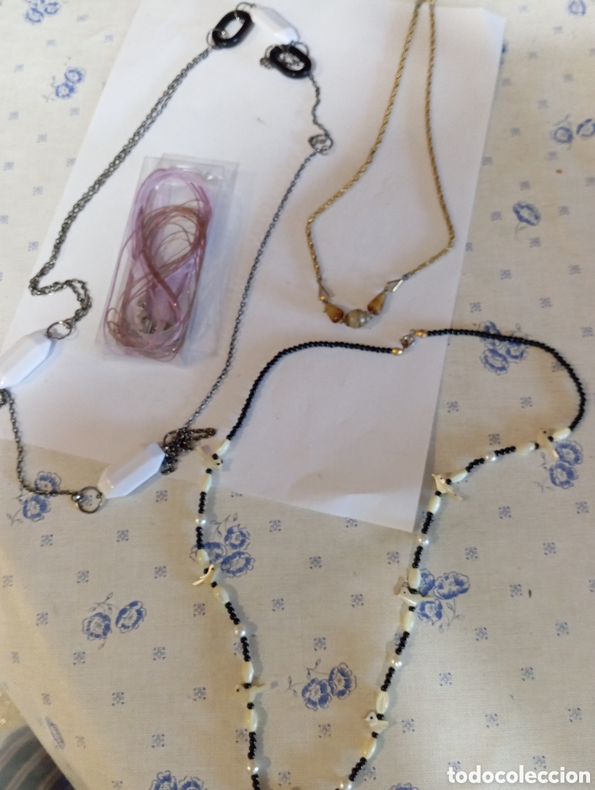 Segunda mano: CUATRO COLLARES BISUTER&Iacute;A - Foto 1