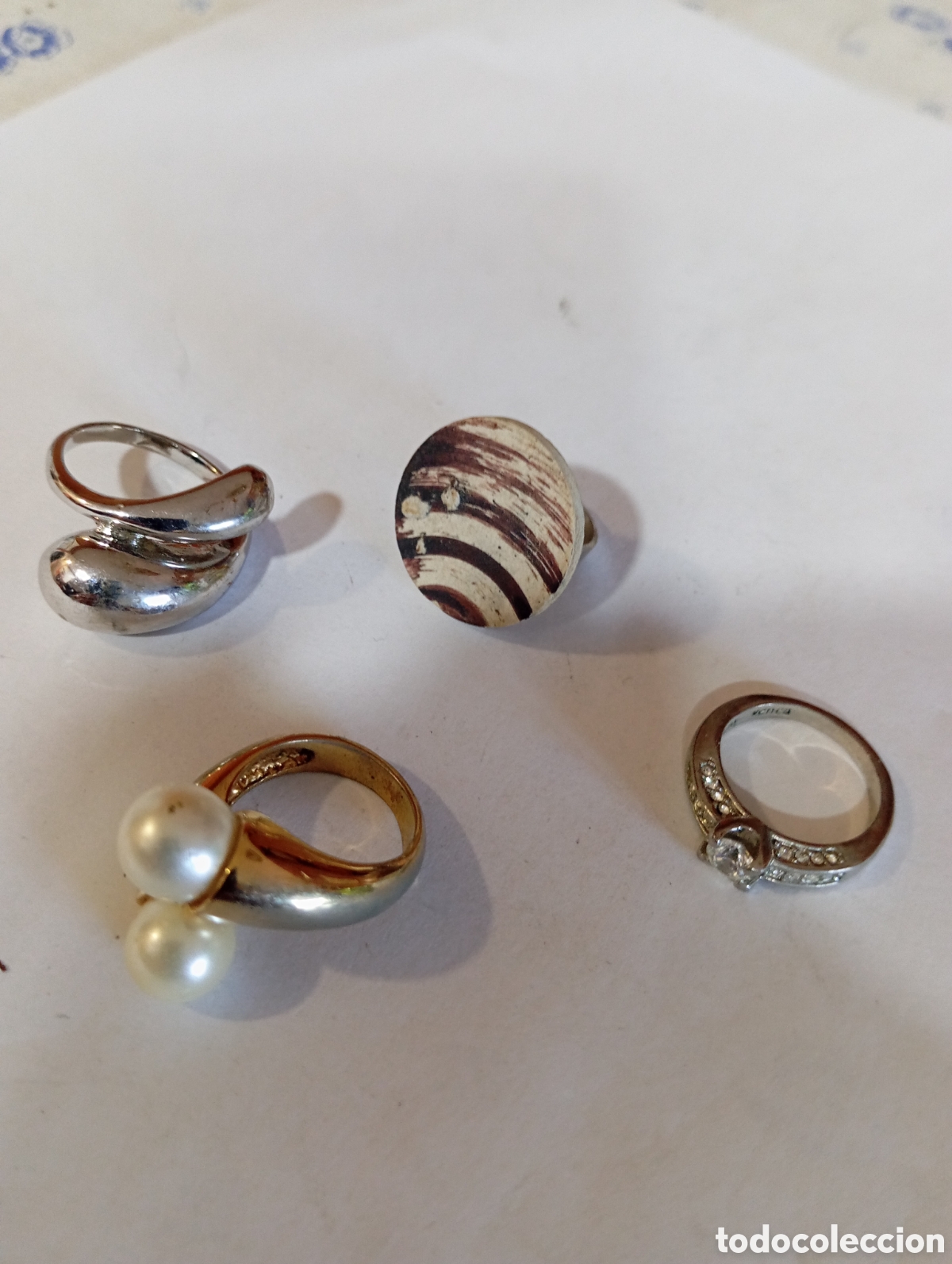 Segunda mano: CUATRO ANILLOS BISUTER&Iacute;A - Foto 2