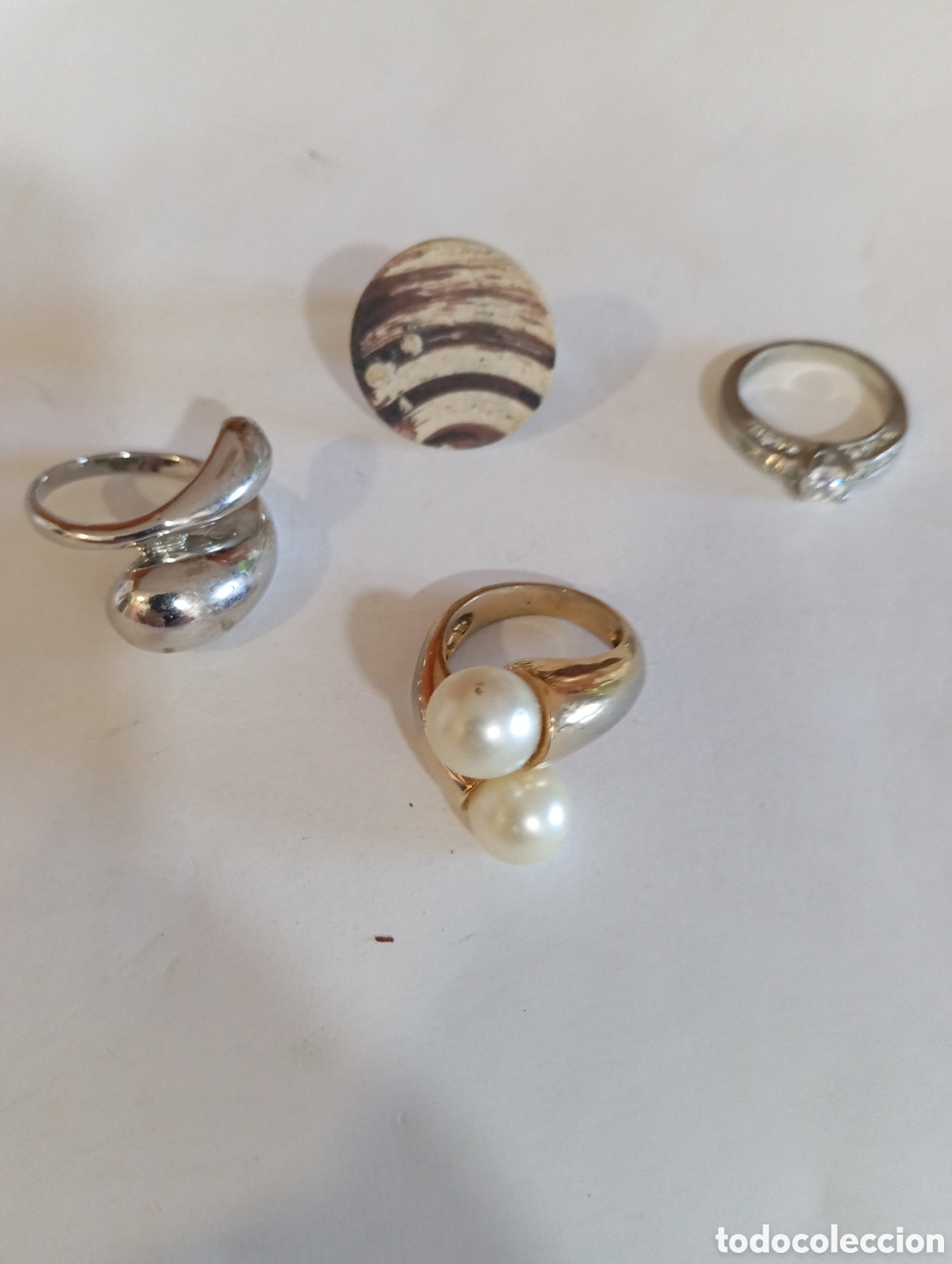 Segunda mano: CUATRO ANILLOS BISUTER&Iacute;A - Foto 1