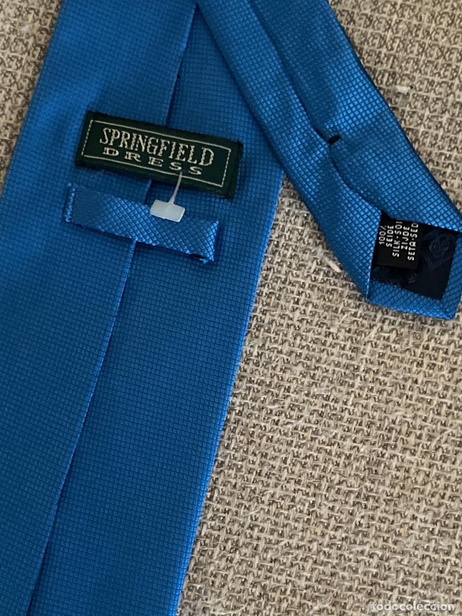 Segunda mano: Corbata realizada en 100% seda azul pavo. Marca: Springfield. - Foto 2